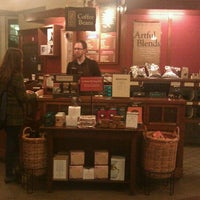 Photo prise au Peet&amp;#39;s Coffee &amp;amp; Tea par Rachel F. le10/13/2012