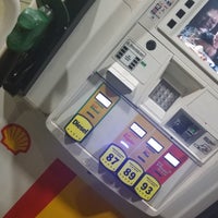 Photo taken at Shell by Bolu /// B. on 4/6/2018