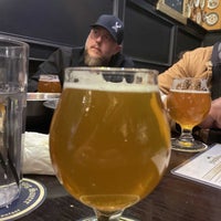 Photo taken at Flying Saucer Draught Emporium by Rob M. on 11/15/2022