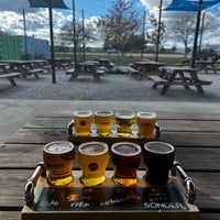 Photo taken at Sonder Brewing by Kimberly P. on 10/7/2023