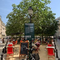 Photo taken at Place Dauphine by shinodogg on 6/17/2022