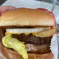 Photo taken at In-N-Out Burger by Aptraveler on 6/19/2023