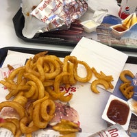 Photo taken at Arby&amp;#39;s by Tanyel K. on 12/5/2018