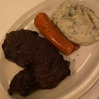 Photo taken at Bob&amp;#39;s Steak &amp;amp; Chop House by Find M. on 4/6/2023