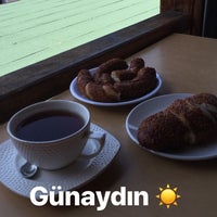 Photo taken at Nehir Simit Cafe by Mavi gökyüzü .. on 7/24/2018