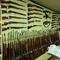 1/22/2013にMark S.がNagels Gun Shopで撮った写真