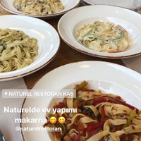 รูปภาพถ่ายที่ Naturel Restoran โดย Alpay T. เมื่อ 8/14/2020