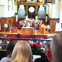 Das Foto wurde bei First United Methodist Church von Sarah R. am 12/2/2012 aufgenommen