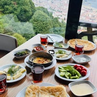 Foto scattata a Şahin Tepesi Restaurant &amp;amp;  Cafe da 🦋Faezeh🦋 il 9/16/2023