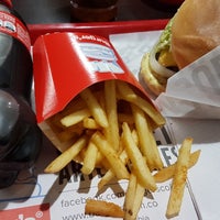Снимок сделан в Burgers - Burger&amp;#39;s ® -  @Burgerscolombia пользователем Nicolás D. 2/9/2018