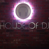 Foto diambil di House of DJ oleh Luis S. pada 12/9/2014