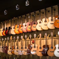 รูปภาพถ่ายที่ Five Star Guitars โดย Five Star Guitars เมื่อ 9/9/2017