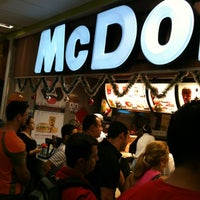 Photo taken at McDonald&amp;#39;s by Hugo G. on 11/26/2012