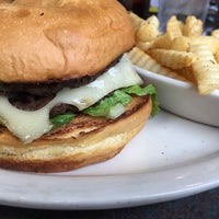 Снимок сделан в Toms Burgers &amp;amp; Grill пользователем Hiro 5/21/2017