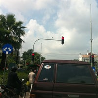 Review Lampu merah dharmawangsa