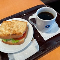 Photo taken at EXCELSIOR CAFFÉ by Tetsuyuki N. on 3/6/2023