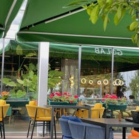 Foto diambil di Golab Restaurant oleh Farnaz N. pada 10/5/2023
