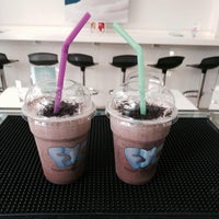 Das Foto wurde bei FYC Frozen Yogurt Cafe von FYC Frozen Yogurt Cafe am 2/4/2015 aufgenommen