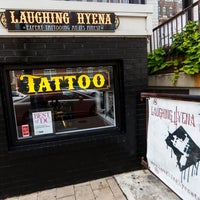 Das Foto wurde bei Laughing Hyena Tattoos von Laughing Hyena Tattoos am 2/15/2017 aufgenommen