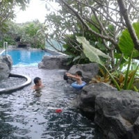 Photo taken at Onsen Relaxing Pool, The Address Asoke by Borisut H. on 12/9/2012