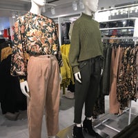 Photo taken at H&amp;amp;M by Marussia K. on 10/17/2019