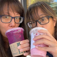 Photo taken at Starbucks by Chris 👩🏻‍⚕️ L. on 7/17/2022