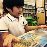 Photo taken at Geylang East Public Library by 🌟DooDao🌟 on 8/21/2017