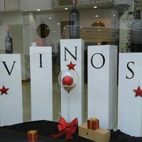 Foto tirada no(a) Vinoteando - Ronda&amp;#39;s wines por Javier V. em 12/16/2012