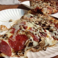 Das Foto wurde bei Seniore&amp;#39;s Pizza von Alexis A. am 11/20/2013 aufgenommen