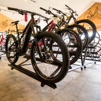 รูปภาพถ่ายที่ Montrose Bike Shop โดย Montrose Bike Shop เมื่อ 3/9/2017