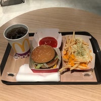 Photo taken at McDonald&amp;#39;s by ichie w. on 10/23/2019
