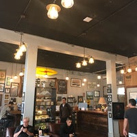 5/1/2017 tarihinde Christine H.ziyaretçi tarafından Surfers Coffee Bar'de çekilen fotoğraf