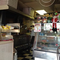 Foto diambil di Geraldi&amp;#39;s Pizza oleh Jackson S. pada 12/24/2013