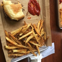 Foto tirada no(a) MOOYAH Burgers, Fries &amp;amp; Shakes por Paul M. em 5/12/2018