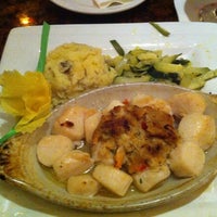 Foto diambil di Yarmouth House Restaurant oleh Sande F. pada 11/3/2012