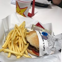 Photo taken at Carl&amp;#39;s Jr. by İpek T. on 6/14/2018