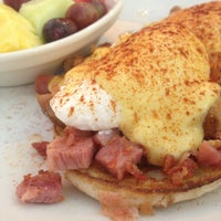 4/20/2013에 Ivy S.님이 Eggsperience Breakfast &amp; Lunch에서 찍은 사진