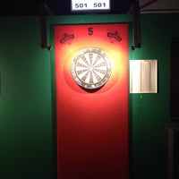 Das Foto wurde bei Double in Double out darts cafe von Kimis K. am 12/27/2015 aufgenommen