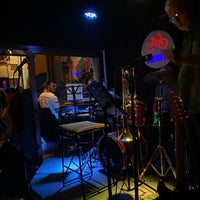 Foto diambil di Cinatı Cafe &amp;amp; Bar oleh Merve pada 9/26/2021