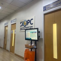 Photo taken at OPD Eye ตึกผู้ป่วยนอกชั้น 5 รพ.ศิริราช by ✱  ༘  レイコ ニ. on 2/28/2024