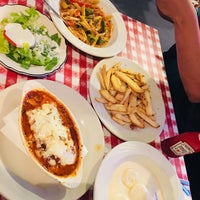 4/15/2018 tarihinde Leena B.ziyaretçi tarafından Gumba&amp;#39;s Italian Restaurant'de çekilen fotoğraf