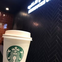 Foto scattata a Starbucks da Sl6ooon_10 il 2/19/2017