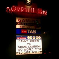 Foto tirada no(a) Morphett Arms Hotel por Ollie H. em 11/13/2012