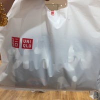 Photo taken at UNIQLO (ยูนิโคล่) ユニクロ by Nokk n. on 6/22/2019