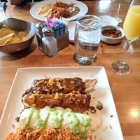 Foto diambil di Cantina Laredo oleh Katie H. pada 11/19/2017