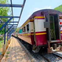 Photo taken at ป้ายหยุดสะพานรถไฟถ้ำกระแซ (Saphan Tam Krasae) SRT4072 by 廣文 on 4/30/2023