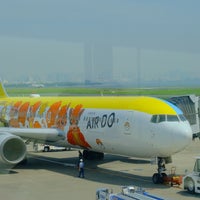 Photo taken at Gate 55 by 廣文 on 7/7/2023