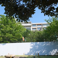 Photo taken at 明治大学 和泉キャンパス 第二校舎 by 廣文 on 6/25/2022