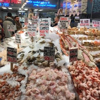 Photo taken at Pike Place Fish Market by Enrique G. on 4/10/2017