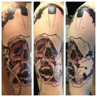 4/30/2013에 Леночка П.님이 West End tattoo studio에서 찍은 사진